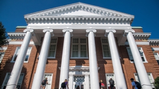 Học bổng đến $84,000 từ University of Lynchburg: lựa chọn phù hợp ở trung tâm bang Virginia