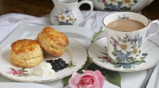 Have a Cuppa Tea - Cùng ngồi xuống và thưởng thức trà chiều kiểu Anh